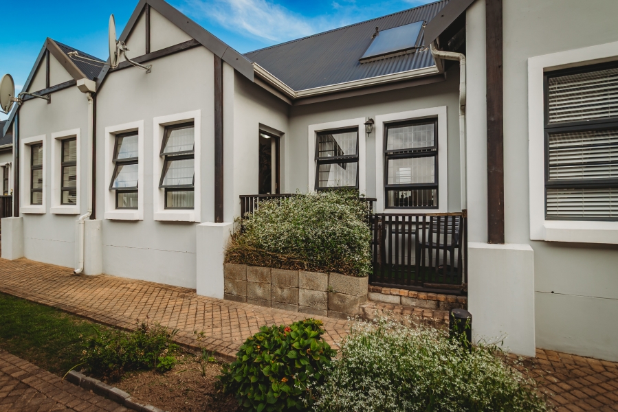 1 Bedroom Property for Sale in Blue Mountain Village Western Cape